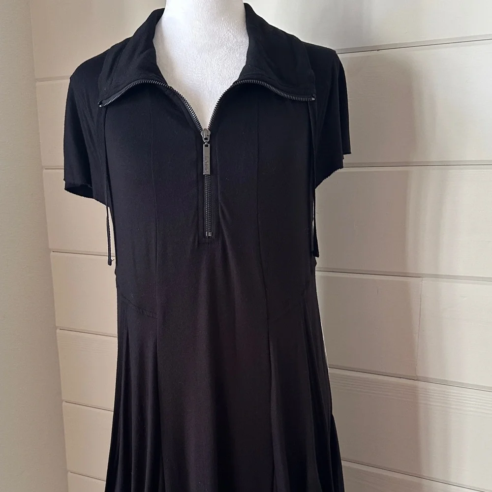 Kenzie Black Short Sleeve Zip Dress - Picture 2 of 11